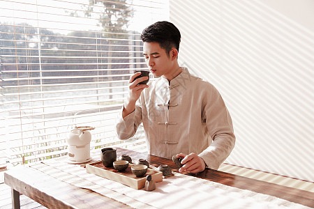 Tea Ceremony - Foreign tourists and international students in China experience traditional intangible cultural herita...