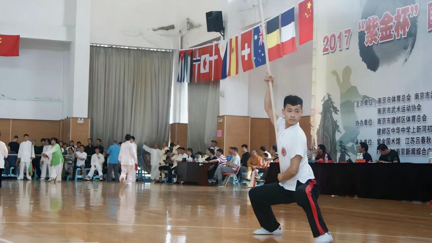少林棍术 - 在华外籍少林功夫爱好者系统学习正统基础器械套路